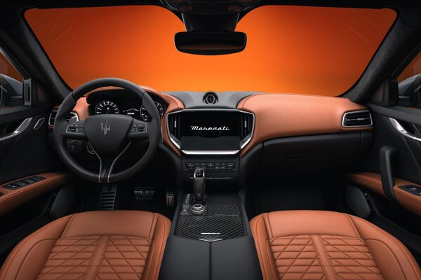 Small-20141-MaseratiGhibli-FTributoSpecialEdition.jpg