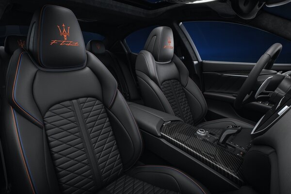 Small-20147-MaseratiGhibli-FTributoSpecialEdition.jpg
