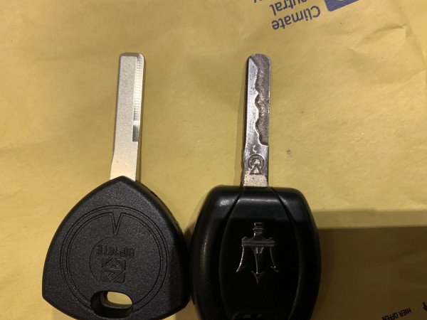 F08C235A-7844-4C79-8FD4-6DFABBFF6139.jpeg (2.05 Mio) Consulté 2786 fois Comparaison des deux clés