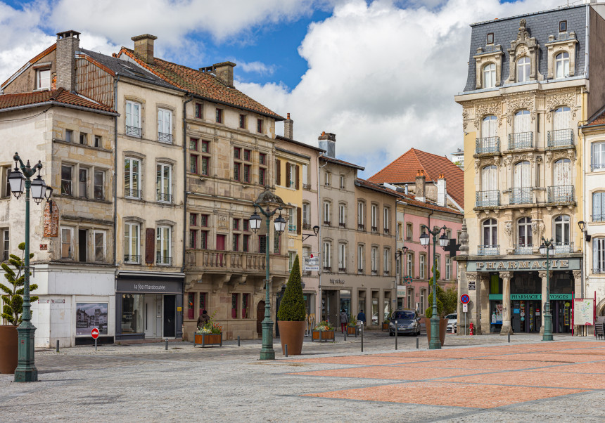 Epinal_Place_des_Vosges.jpg