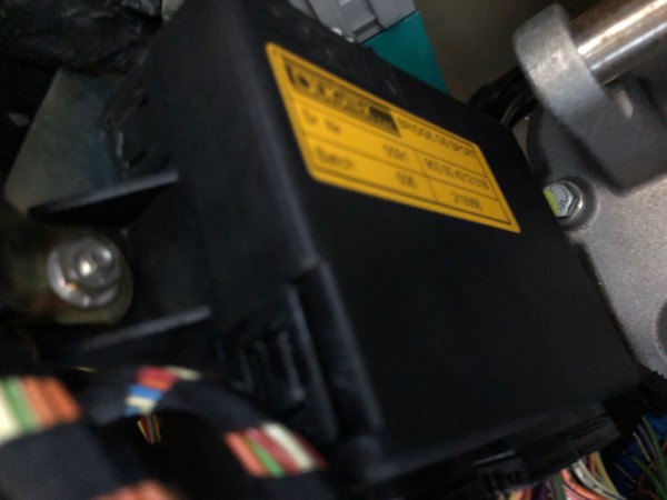 Si, si, regardez bien, derrière le boîtier Digitek