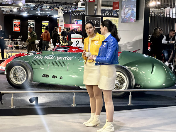 2302 RETROMOBILE - 1 sur 1.jpeg