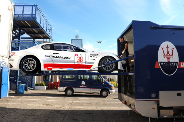 32 Maserati-MC-Trofeo-loading 2009.jpg