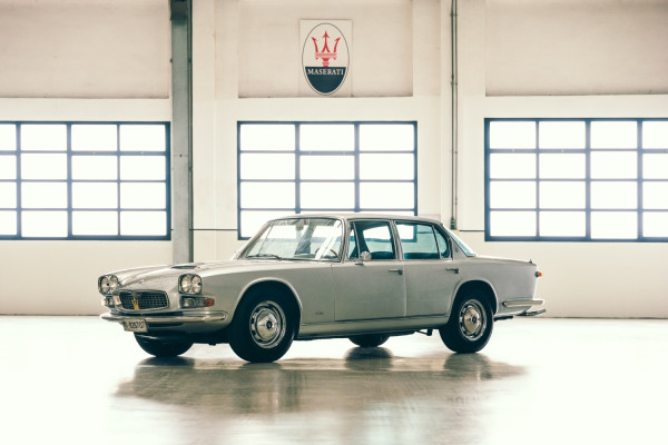 Small-22760-MaseratiQuattroporteI-1963.jpg