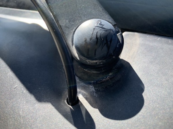 417916B5-258A-4195-A28B-C946FAAB7E11.jpeg (306.21 Kio) Consulté 1634 fois Et ça me manque pour l essui glace droit