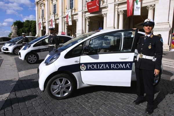 S0-La-police-de-Rome-se-dote-de-14-Citroen-C-Zero-73541.jpg