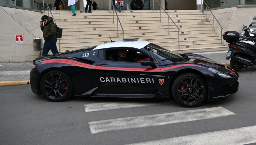 Carabinieri Maserati - 1.jpeg