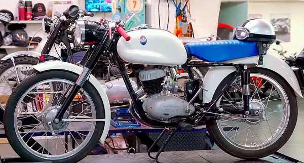 1-Moto Coté-001.jpg