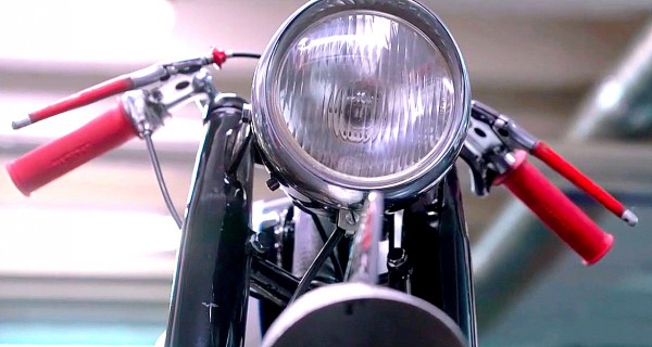 1-Moto Face.jpg