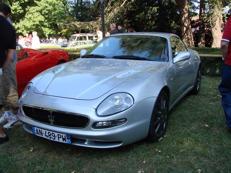 lors d'auto rencard à Sathonay Village avec le club MASERATI