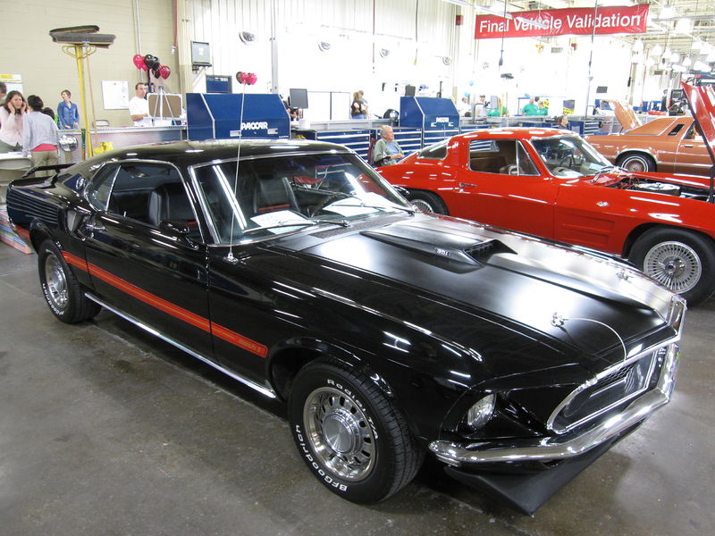 800px-1969_Ford_Mustang_Mach_1.jpg