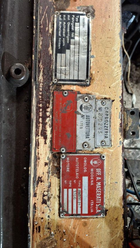 Plaques constructeur Indy.jpg